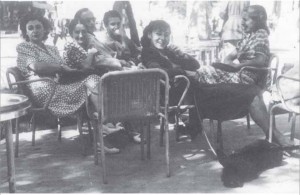 La famiglia Maselli al caffè Zeppa in via Veneto 1942 foto di Palma Bucarelli