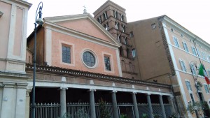 La facciata di san Lorenzo in Lucina